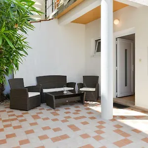 Apartamento Mandic With Parking, Zadar